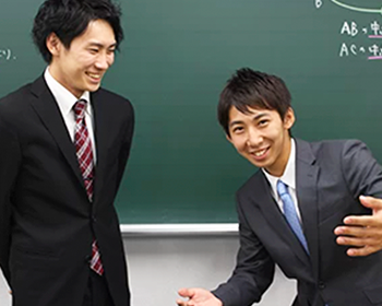 講師たちはここの卒業生で構成されている